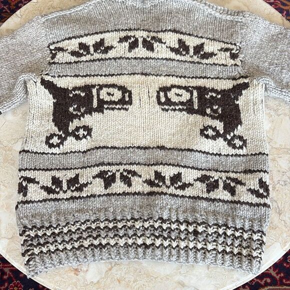 Authentic 100% Wool Handcrafted Cowichan Sweater Indigenous Killer Whales - Picture 8 of 11
